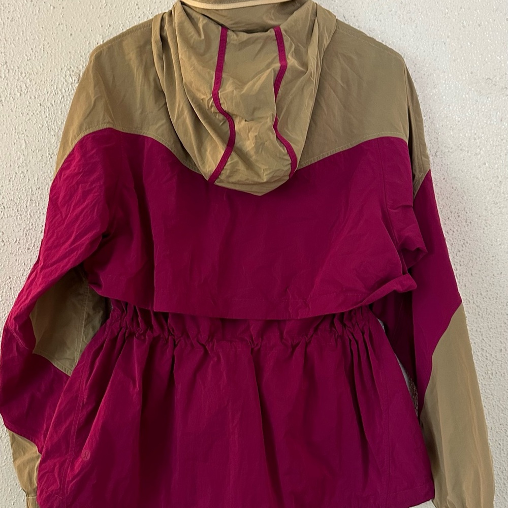 Lululemon Evergreen Anorak / Prosecco / Ripened Raspberry / Size 6 - Picture 10 of 10